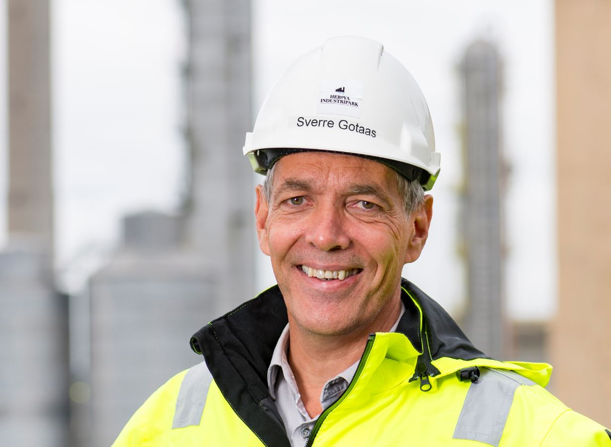 portrait of man wearing white helmet and yellow working jacket