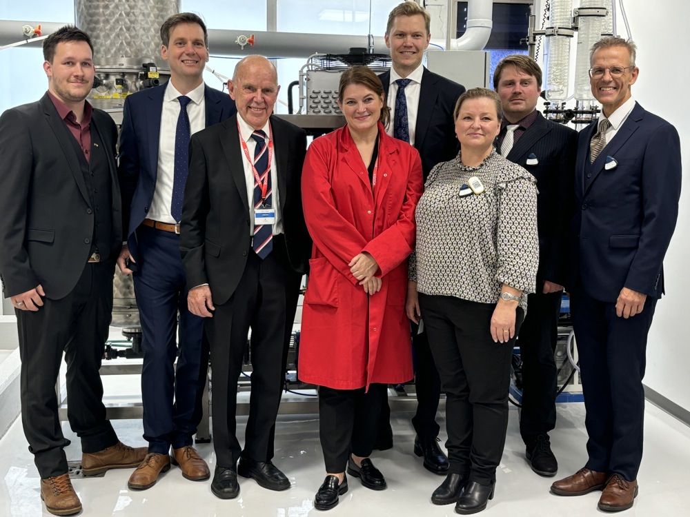 group picture, six men in suit and two women in the middle.