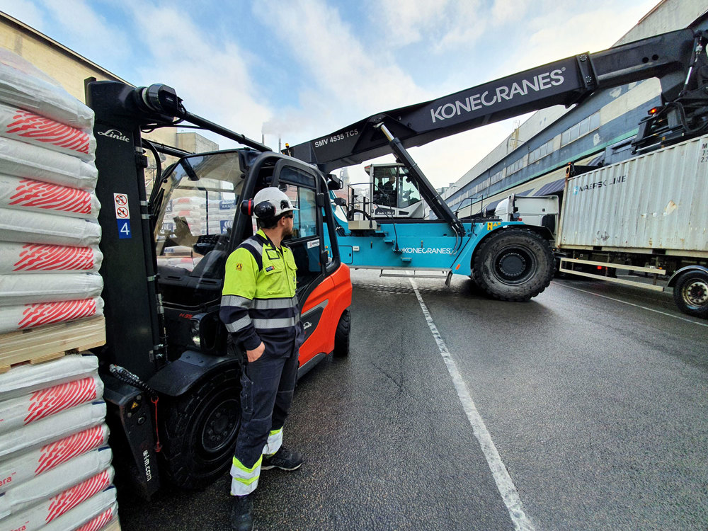 trucks loading containers